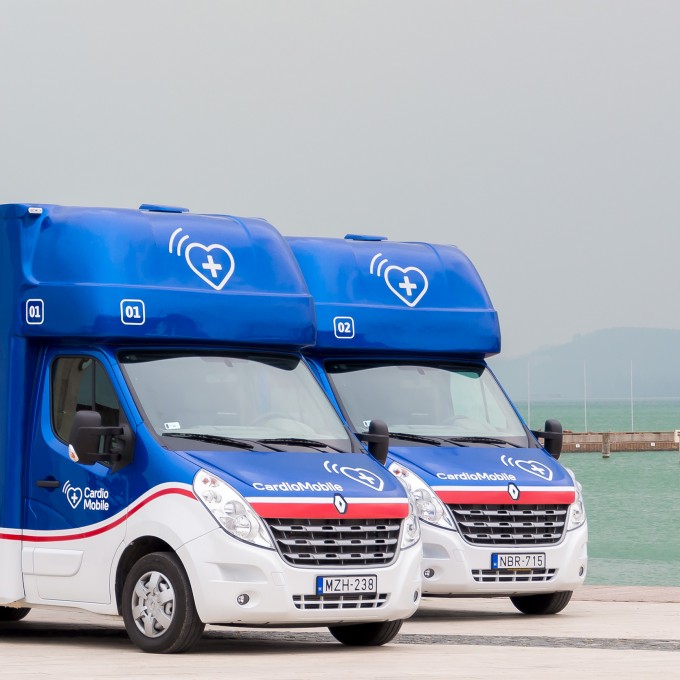 CardioMobile screening bus